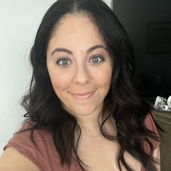 Meet your Posher, Gabriella - Picture 1 of 1